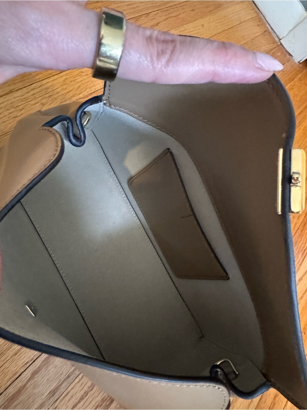 Toteme T-lock leather clutch camel NWT - Picture 4 of 10